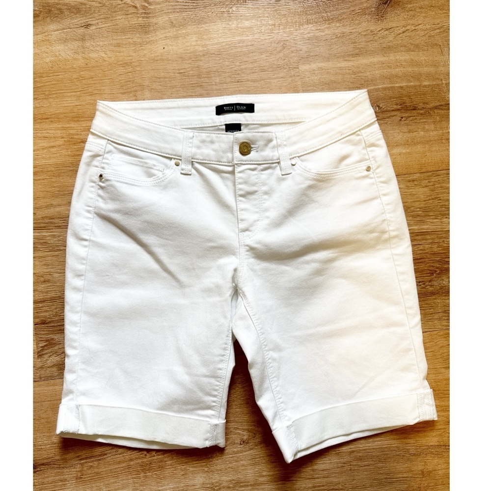 WHBM Bermuda Shorts in Women’s Size 4 White/Ivory in Stretch Denim Cuffed